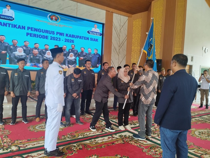 Lantik Pengurus PWI Siak, Raja Isyam Ingatkan Soal Aturan dan Kode Etik